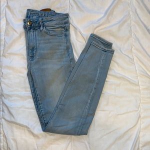 American eagle light wash jeans